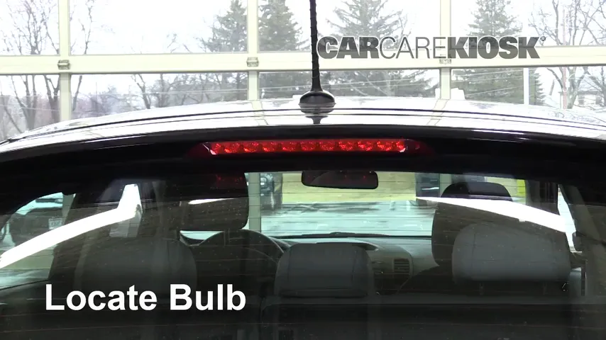 2015 Kia Forte5 EX 2.0L 4 Cyl. Éclairage Feu de freinage central (remplacer l'ampoule)